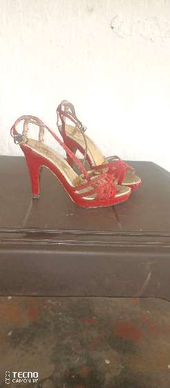 REGALO Tacones talla 6 o 7 