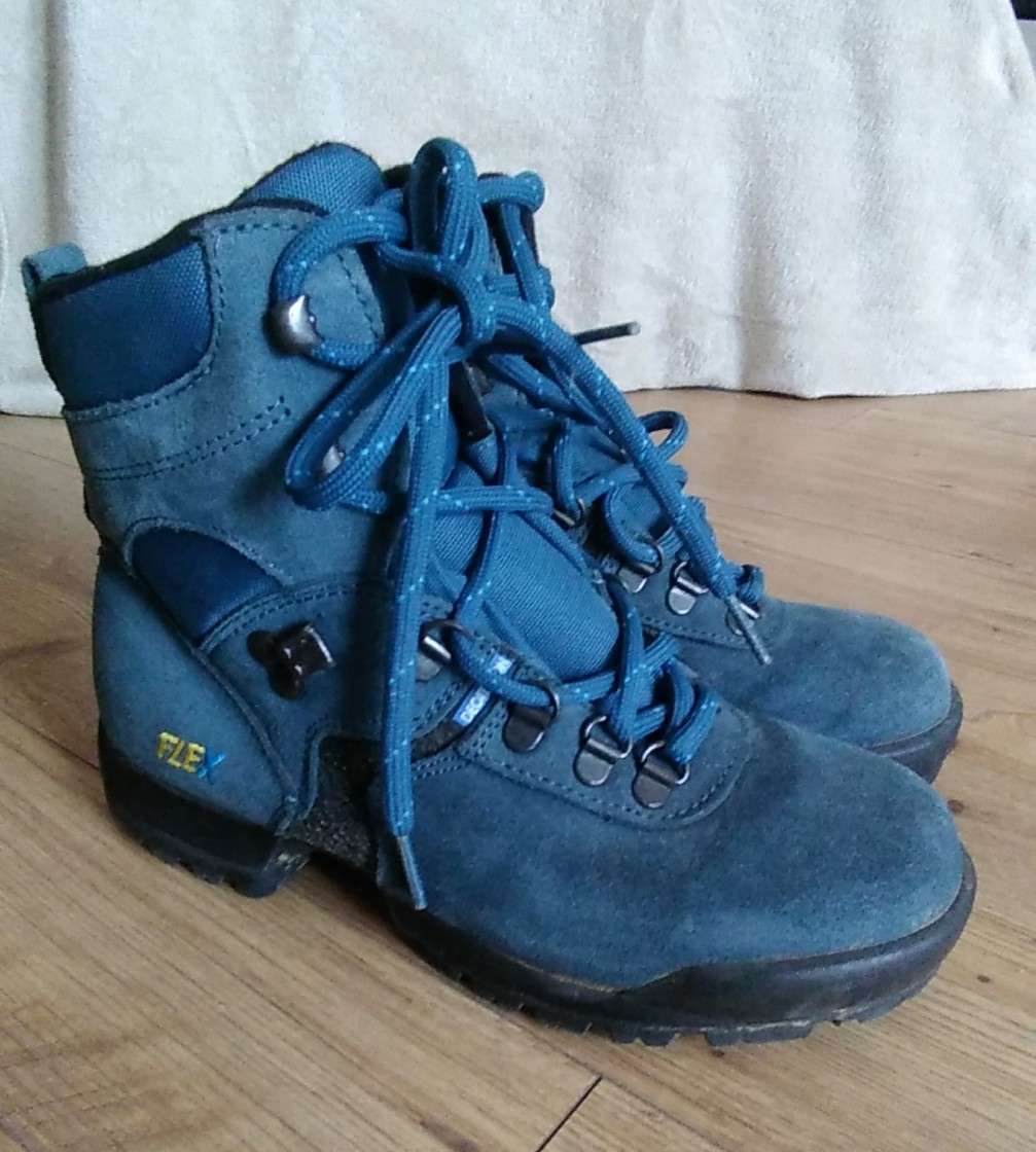 REGALO botas de montaa azules del 37