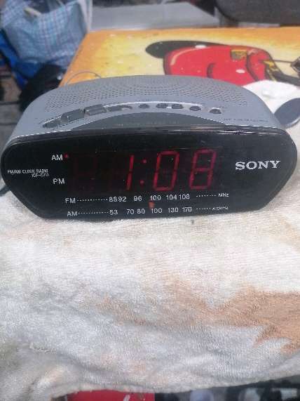 REGALO Radio despertador am fm sony 