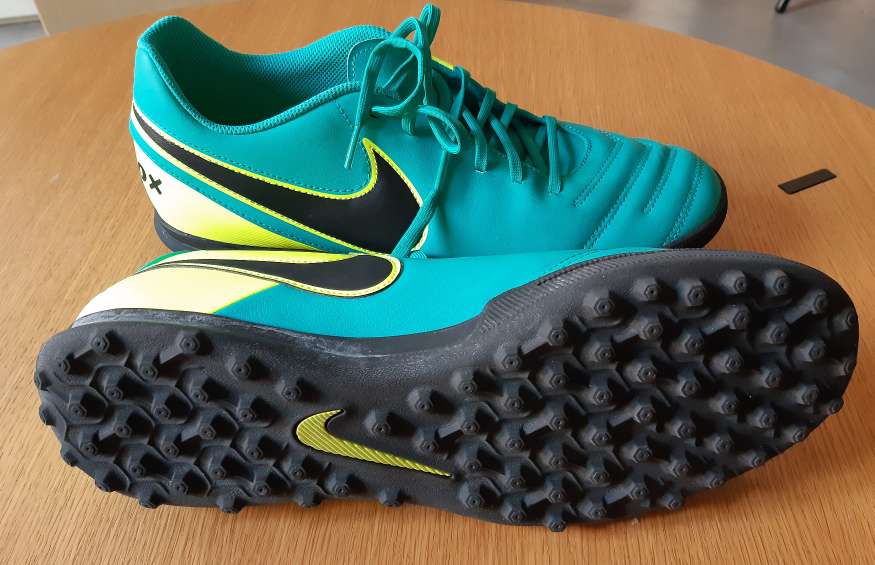 REGALO botas de fútbol Nike 2