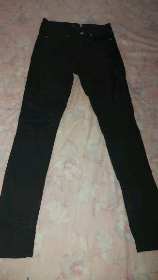 REGALO Pantalon elstico negro 