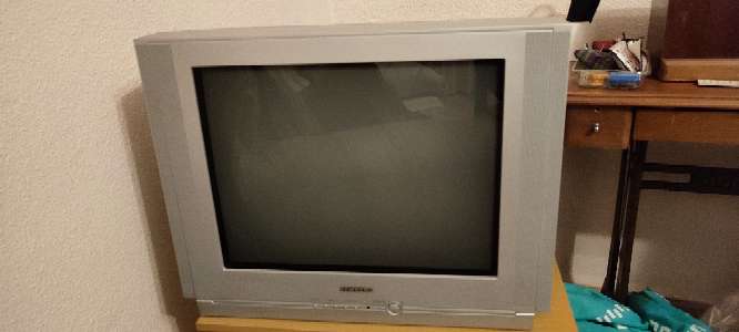 REGALO Televisión con dos tdt + mueble REGALO Televisión con dos tdt + mueble