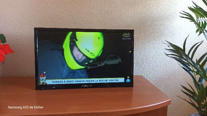 REGALO tV.Marca Nevir
25 pulgadas..
Se puede poner en mesa ó colgarla
REGALO tV.Marca Nevir
25 pulgadas..
Se puede poner en mesa ó colgarla