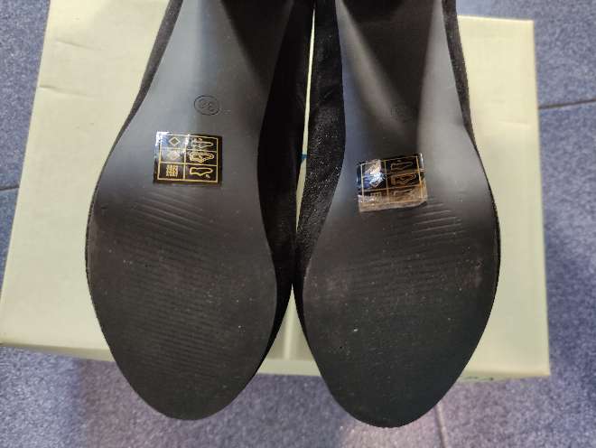 REGALO Zapatos negros de tacn  3