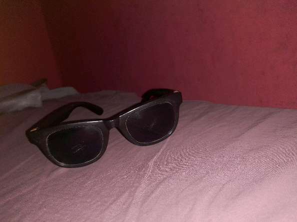 REGALO gafas de sol negras. 3