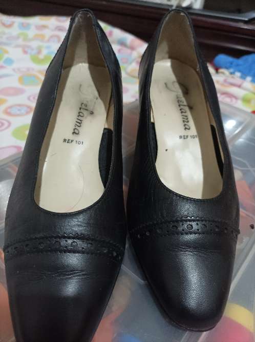 REGALO zapatos 37 .se regalan ,se puede usar todava  1