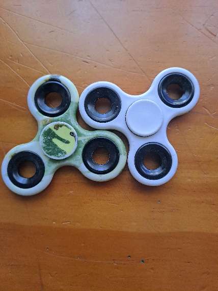 REGALO Spinners 1
