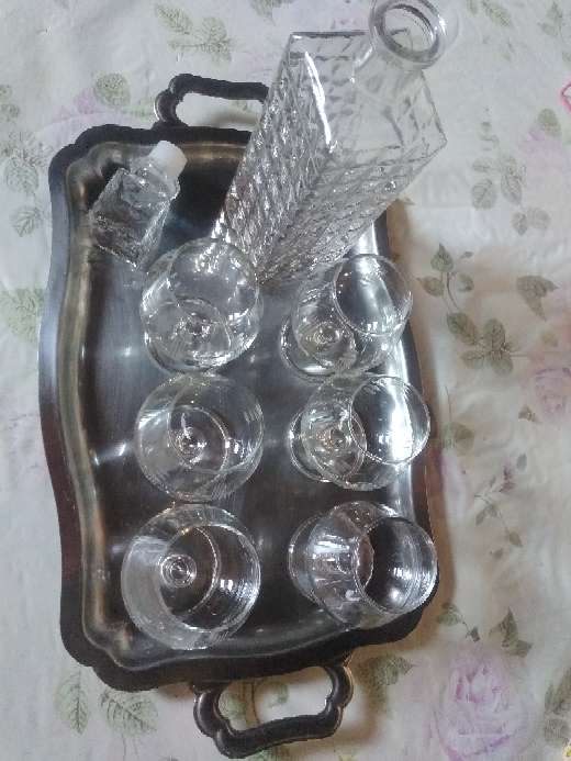 REGALO Licorera y 6 copas 3