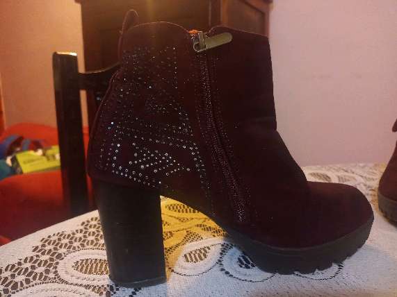REGALO Botines vino tinto  2