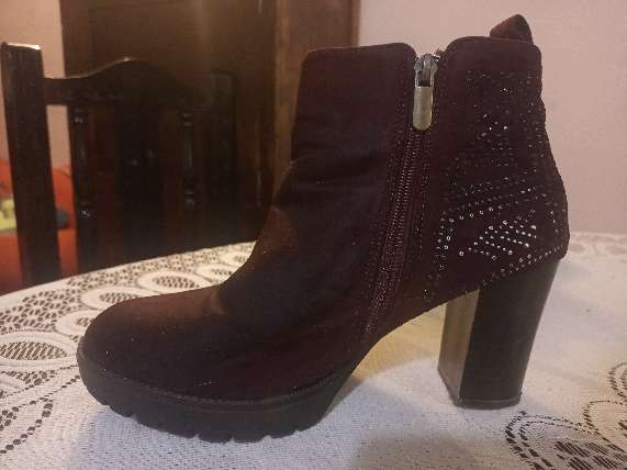 REGALO Botines vino tinto  3