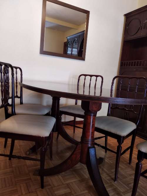 REGALO muebles tipo inglés sillas y mesa REGALO muebles tipo inglés sillas y mesa
