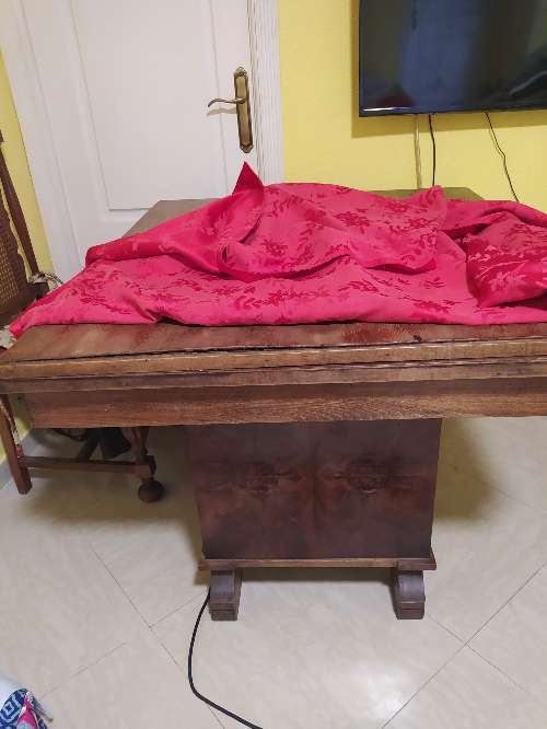 REGALO Se regala mesa de 20 comensales es antigua y buena, hay que modificar algunas cosillas pero nada difcil 