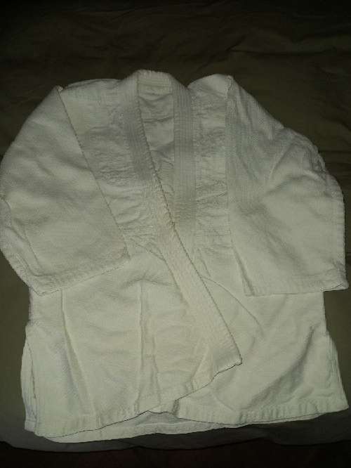 REGALO kimonos Judo/aikido y dos libros de Aikido REGALO kimonos Judo/aikido y dos libros de Aikido