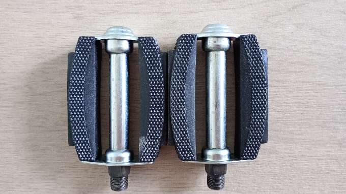 REGALO Pedales clásicos de bicicleta con reflectores REGALO Pedales clásicos de bicicleta con reflectores