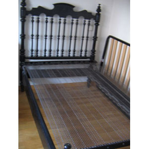CAMBIO Ofrezco: Cama madera color negro CAMBIO Ofrezco: Cama madera color negro