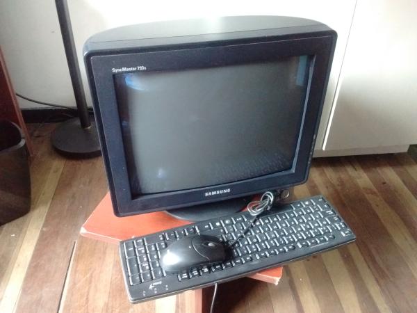 REGALO monitor, teclado y mouse