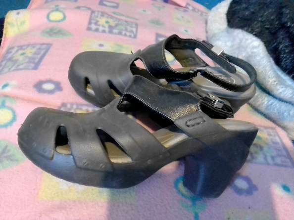 REGALO zapatos de playa con tacón de goma REGALO zapatos de playa con tacón de goma